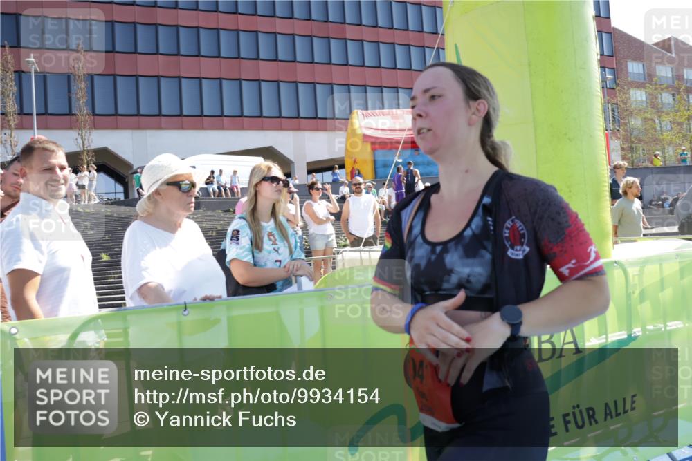 09.08.2026 - GEWOBA Citytriathlon Bremen Yannick Fuchs http://msf.ph/oto/9934154 09.08.2026 14:34:08 Ziel 941 meine-sportfotos.de