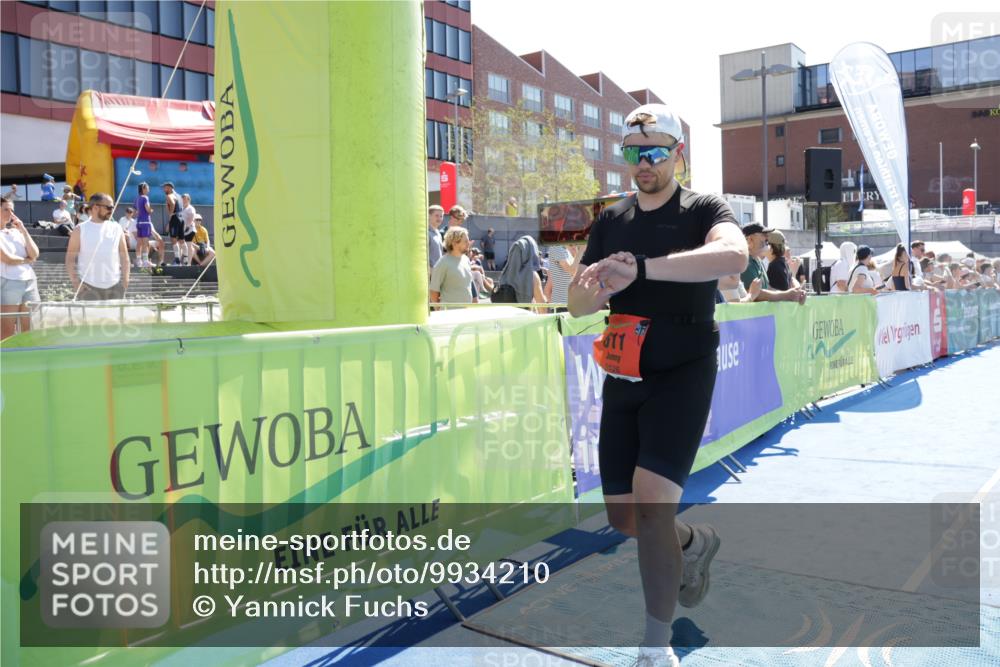 09.08.2026 - GEWOBA Citytriathlon Bremen Yannick Fuchs http://msf.ph/oto/9934210 09.08.2026 14:34:27 Ziel 611 meine-sportfotos.de