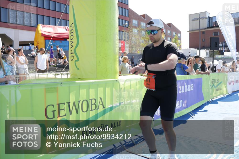 09.08.2026 - GEWOBA Citytriathlon Bremen Yannick Fuchs http://msf.ph/oto/9934212 09.08.2026 14:34:27 Ziel 611 meine-sportfotos.de