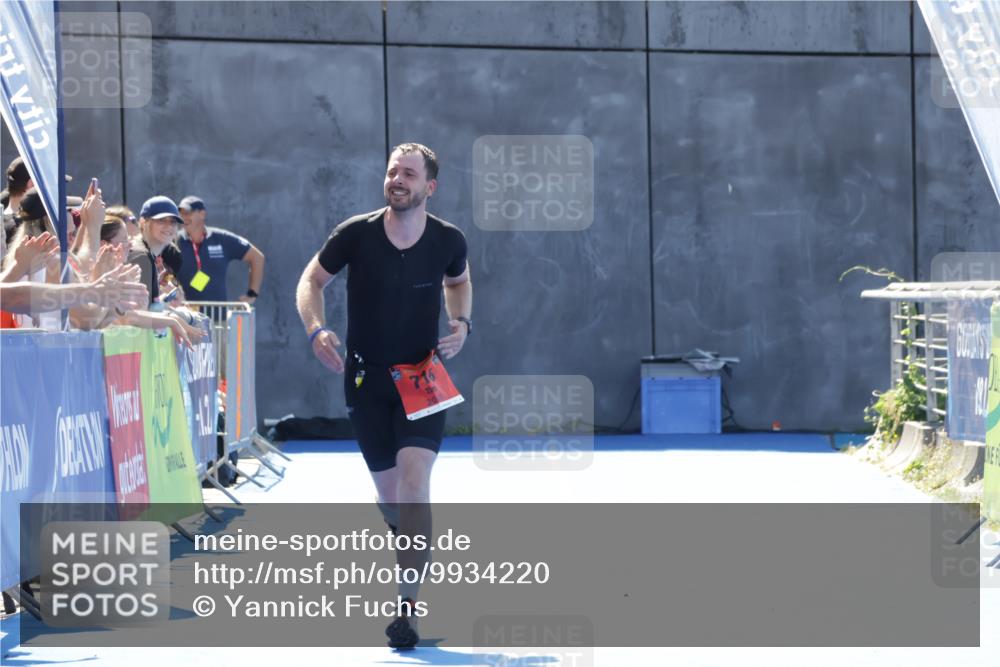 09.08.2026 - GEWOBA Citytriathlon Bremen Yannick Fuchs http://msf.ph/oto/9934220 09.08.2026 14:34:38 Ziel  meine-sportfotos.de