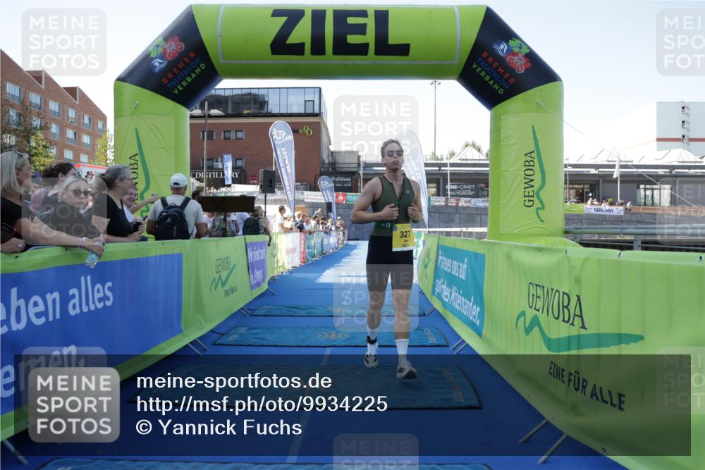 09.08.2026 - GEWOBA Citytriathlon Bremen Yannick Fuchs http://msf.ph/oto/9934225 09.08.2026 11:33:35 Ziel 311, 327 meine-sportfotos.de