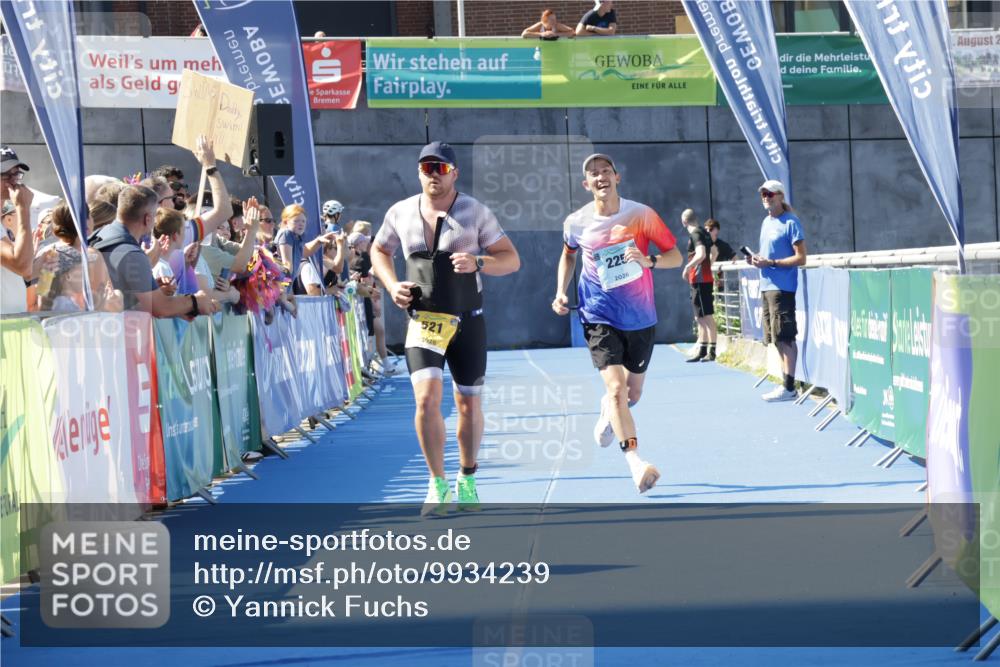 09.08.2026 - GEWOBA Citytriathlon Bremen Yannick Fuchs http://msf.ph/oto/9934239 09.08.2026 11:34:00 Ziel 225, 521 meine-sportfotos.de
