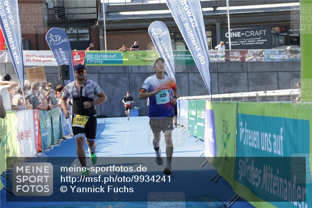09.08.2026 - GEWOBA Citytriathlon Bremen Yannick Fuchs http://msf.ph/oto/9934241 09.08.2026 11:34:02 Ziel 225, 521 meine-sportfotos.de