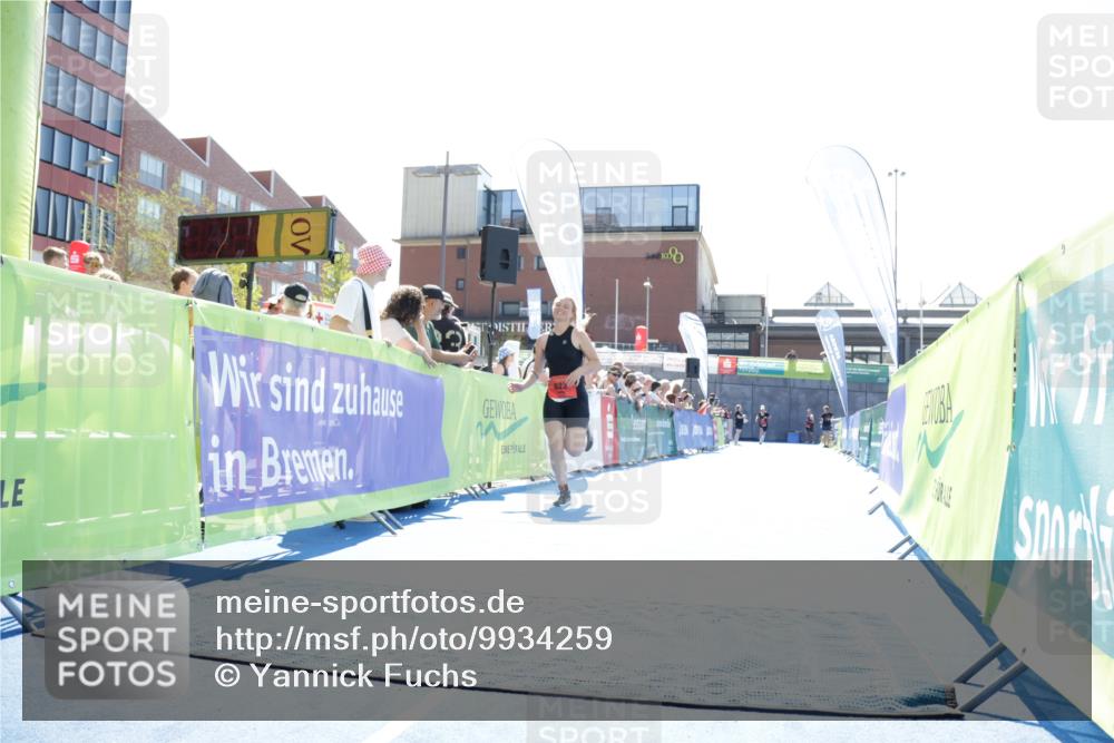 09.08.2026 - GEWOBA Citytriathlon Bremen Yannick Fuchs http://msf.ph/oto/9934259 09.08.2026 14:35:59 Ziel 923 meine-sportfotos.de
