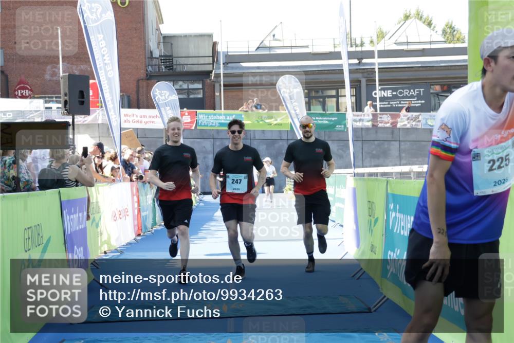 09.08.2026 - GEWOBA Citytriathlon Bremen Yannick Fuchs http://msf.ph/oto/9934263 09.08.2026 11:34:11 Ziel 247 meine-sportfotos.de