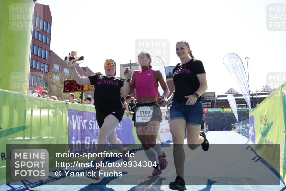 09.08.2026 - GEWOBA Citytriathlon Bremen Yannick Fuchs http://msf.ph/oto/9934304 09.08.2026 14:36:12 Ziel 817, 1102 meine-sportfotos.de