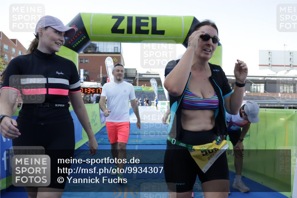 09.08.2026 - GEWOBA Citytriathlon Bremen Yannick Fuchs http://msf.ph/oto/9934307 09.08.2026 11:34:21 Ziel 157, 500 meine-sportfotos.de