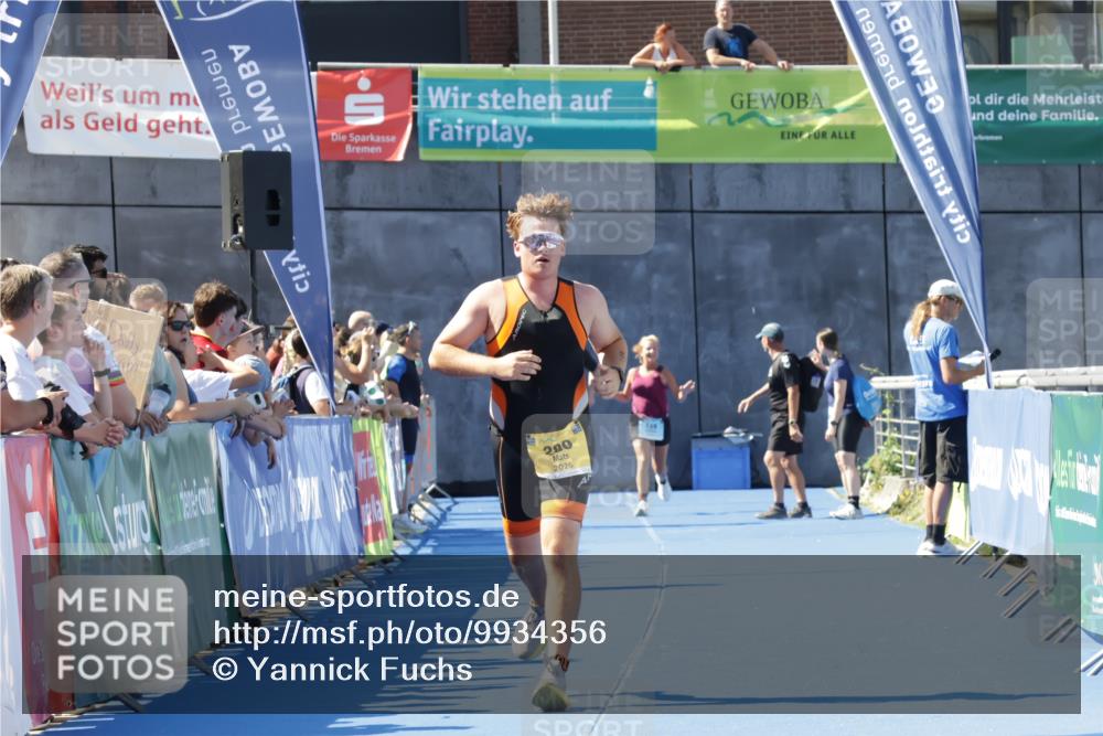 09.08.2026 - GEWOBA Citytriathlon Bremen Yannick Fuchs http://msf.ph/oto/9934356 09.08.2026 11:34:55 Ziel 289 meine-sportfotos.de