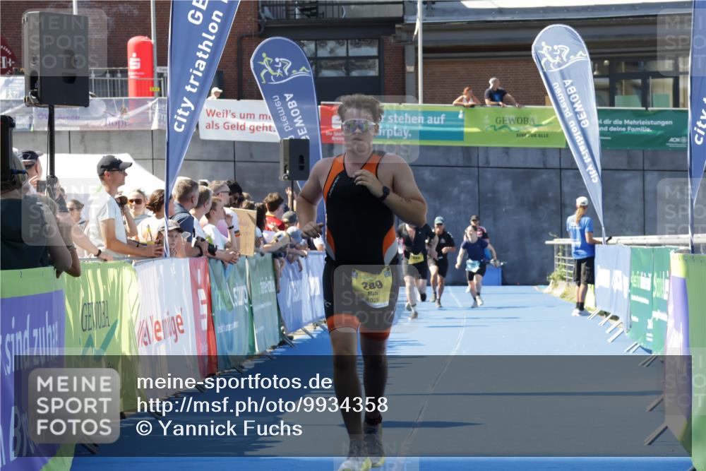 09.08.2026 - GEWOBA Citytriathlon Bremen Yannick Fuchs http://msf.ph/oto/9934358 09.08.2026 11:34:58 Ziel 289 meine-sportfotos.de
