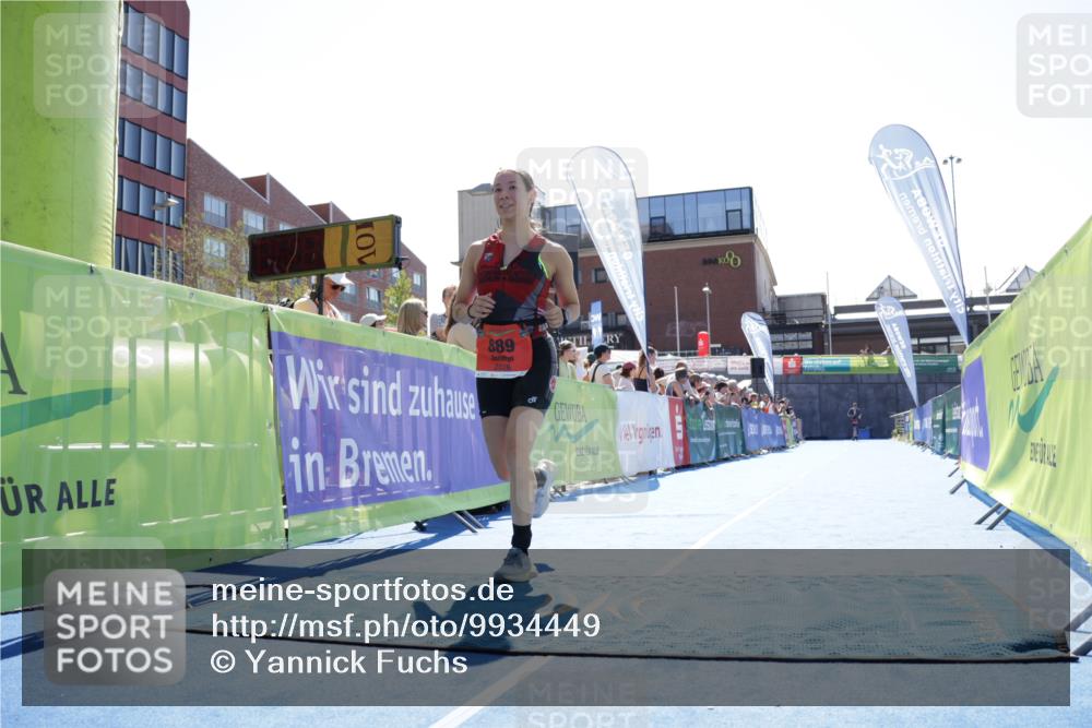 09.08.2026 - GEWOBA Citytriathlon Bremen Yannick Fuchs http://msf.ph/oto/9934449 09.08.2026 14:38:06 Ziel 889 meine-sportfotos.de