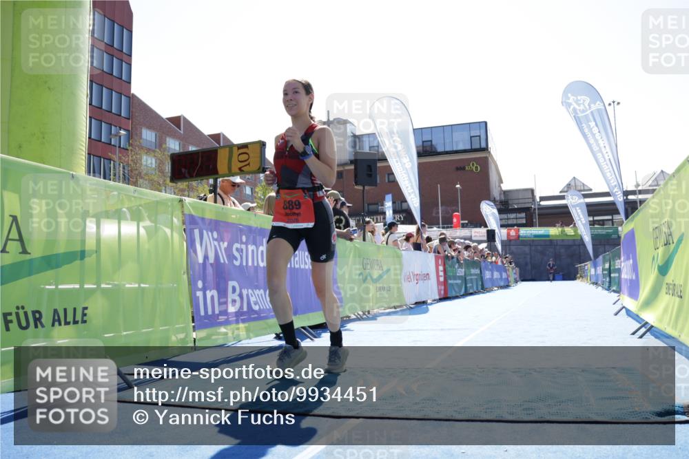 09.08.2026 - GEWOBA Citytriathlon Bremen Yannick Fuchs http://msf.ph/oto/9934451 09.08.2026 14:38:06 Ziel 889 meine-sportfotos.de