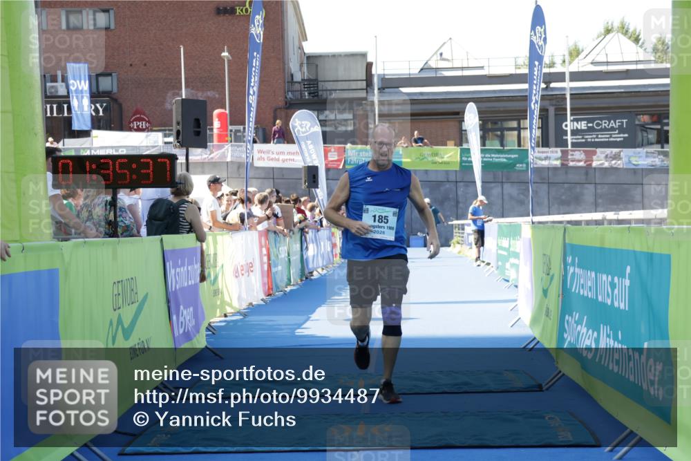 09.08.2026 - GEWOBA Citytriathlon Bremen Yannick Fuchs http://msf.ph/oto/9934487 09.08.2026 11:35:41 Ziel 185 meine-sportfotos.de