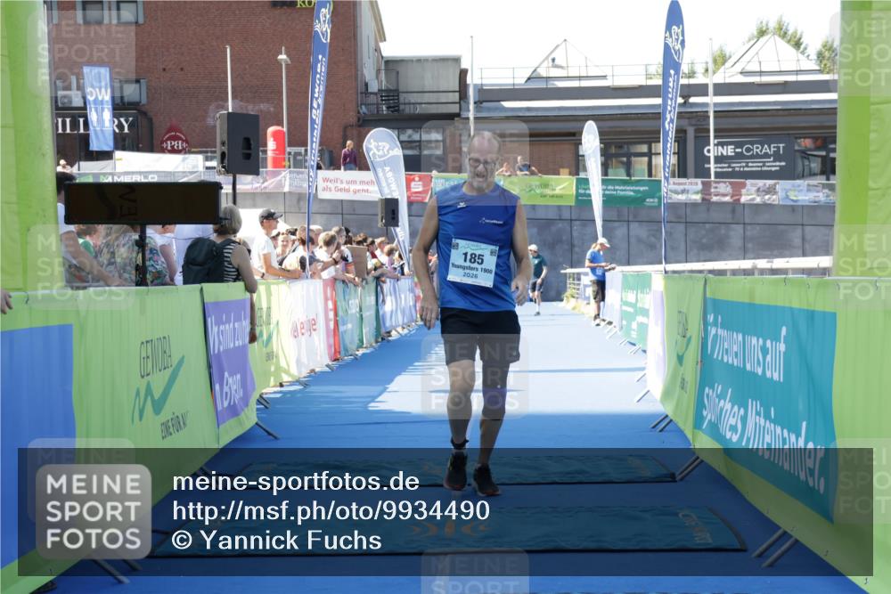 09.08.2026 - GEWOBA Citytriathlon Bremen Yannick Fuchs http://msf.ph/oto/9934490 09.08.2026 11:35:42 Ziel 185 meine-sportfotos.de