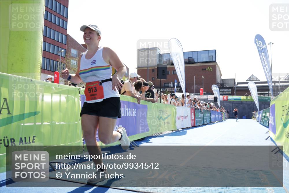 09.08.2026 - GEWOBA Citytriathlon Bremen Yannick Fuchs http://msf.ph/oto/9934542 09.08.2026 14:38:46 Ziel 855, 884, 887, 913 meine-sportfotos.de