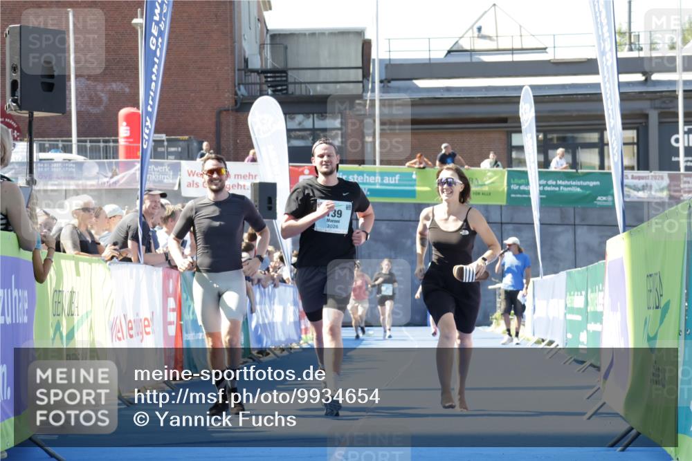 09.08.2026 - GEWOBA Citytriathlon Bremen Yannick Fuchs http://msf.ph/oto/9934654 09.08.2026 11:36:30 Ziel 139 meine-sportfotos.de