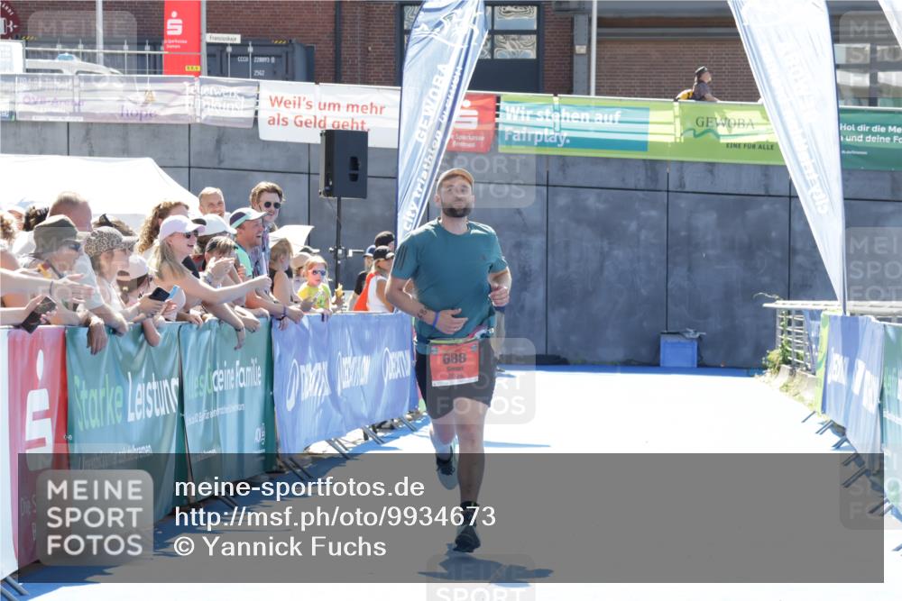 09.08.2026 - GEWOBA Citytriathlon Bremen Yannick Fuchs http://msf.ph/oto/9934673 09.08.2026 14:40:19 Ziel 688 meine-sportfotos.de