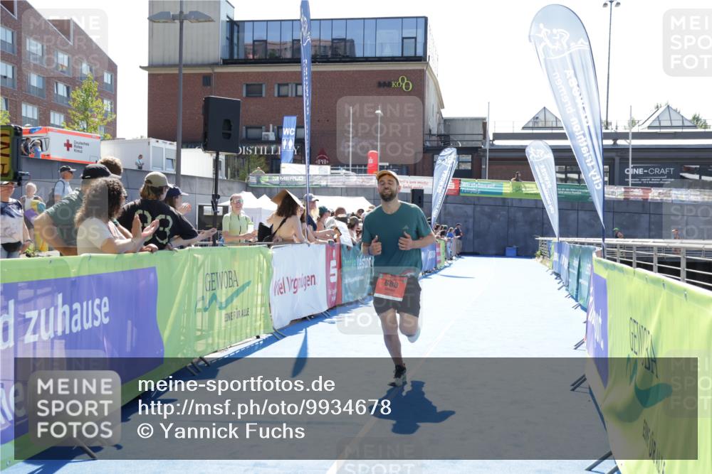 09.08.2026 - GEWOBA Citytriathlon Bremen Yannick Fuchs http://msf.ph/oto/9934678 09.08.2026 14:40:21 Ziel 688 meine-sportfotos.de