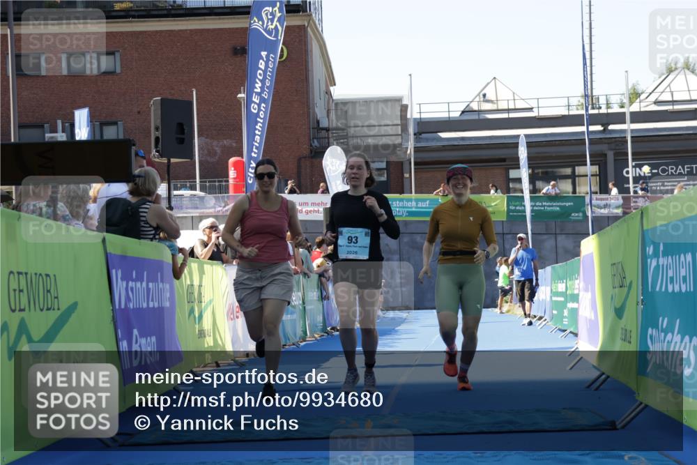 09.08.2026 - GEWOBA Citytriathlon Bremen Yannick Fuchs http://msf.ph/oto/9934680 09.08.2026 11:36:37 Ziel 93 meine-sportfotos.de