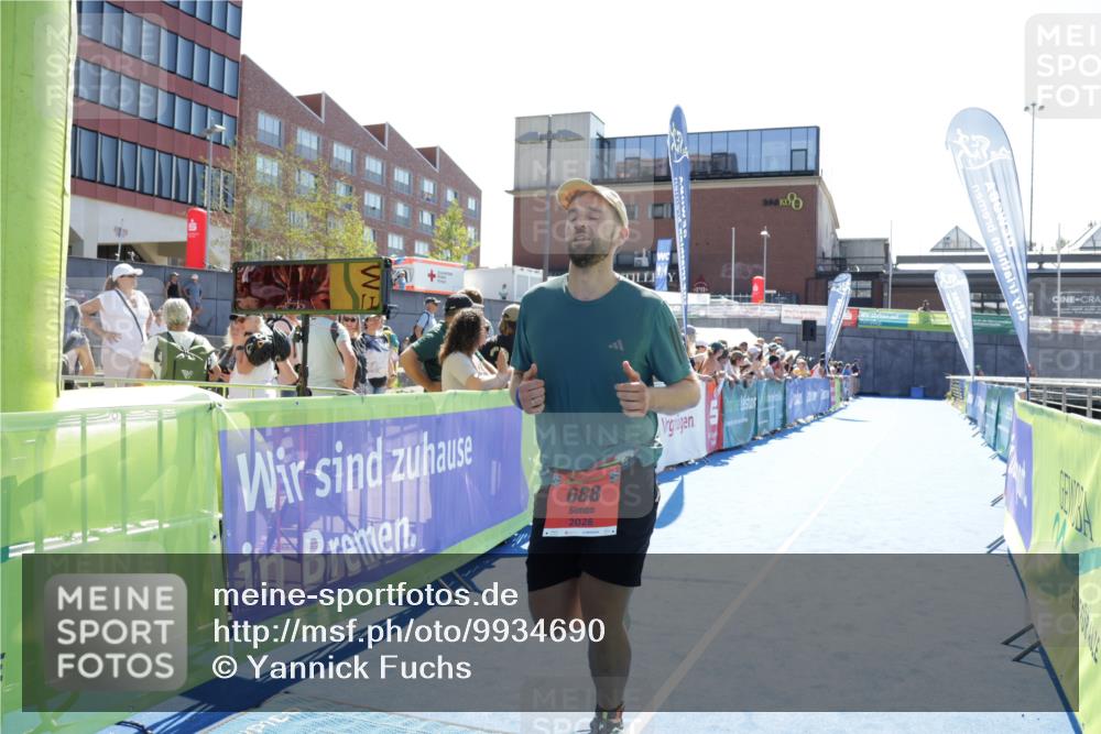 09.08.2026 - GEWOBA Citytriathlon Bremen Yannick Fuchs http://msf.ph/oto/9934690 09.08.2026 14:40:23 Ziel 688 meine-sportfotos.de