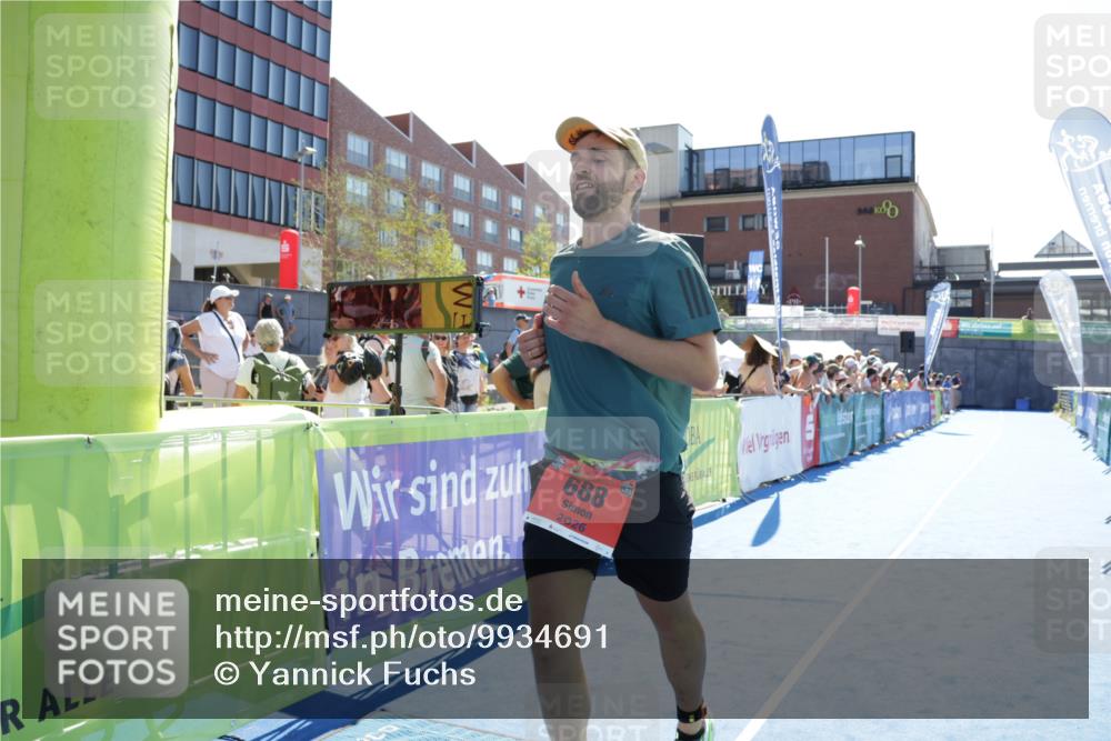 09.08.2026 - GEWOBA Citytriathlon Bremen Yannick Fuchs http://msf.ph/oto/9934691 09.08.2026 14:40:23 Ziel 688 meine-sportfotos.de