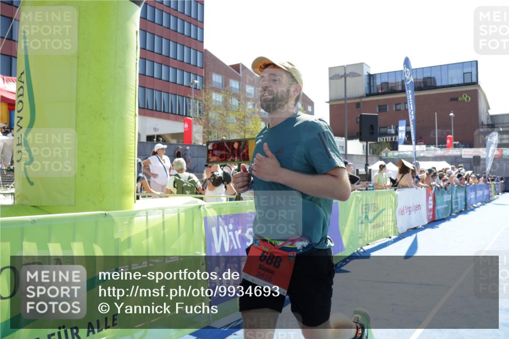 09.08.2026 - GEWOBA Citytriathlon Bremen Yannick Fuchs http://msf.ph/oto/9934693 09.08.2026 14:40:23 Ziel 688 meine-sportfotos.de