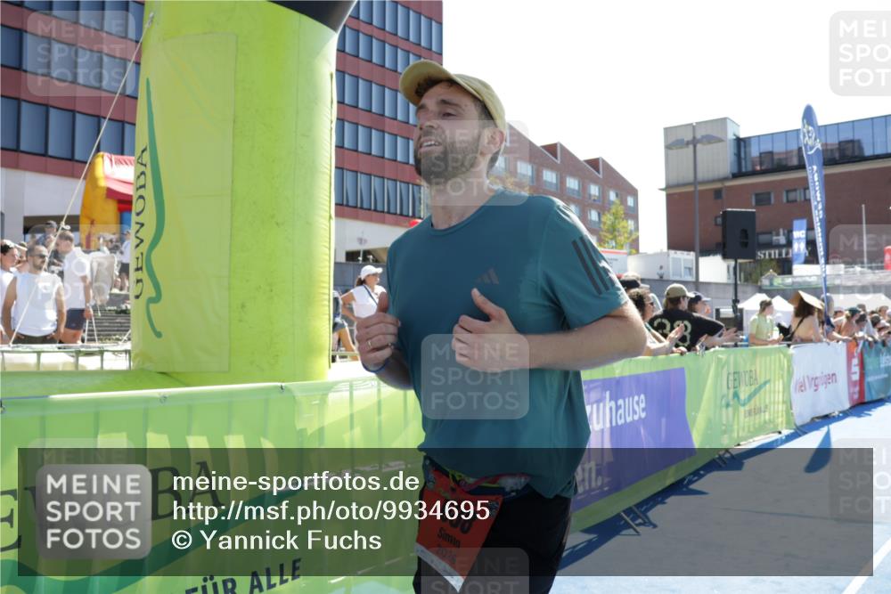 09.08.2026 - GEWOBA Citytriathlon Bremen Yannick Fuchs http://msf.ph/oto/9934695 09.08.2026 14:40:23 Ziel 688 meine-sportfotos.de