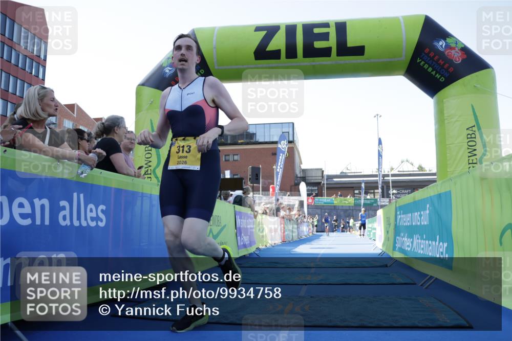09.08.2026 - GEWOBA Citytriathlon Bremen Yannick Fuchs http://msf.ph/oto/9934758 09.08.2026 11:36:53 Ziel 313 meine-sportfotos.de