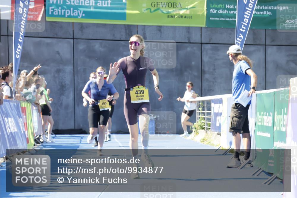 09.08.2026 - GEWOBA Citytriathlon Bremen Yannick Fuchs http://msf.ph/oto/9934877 09.08.2026 11:37:25 Ziel 439 meine-sportfotos.de
