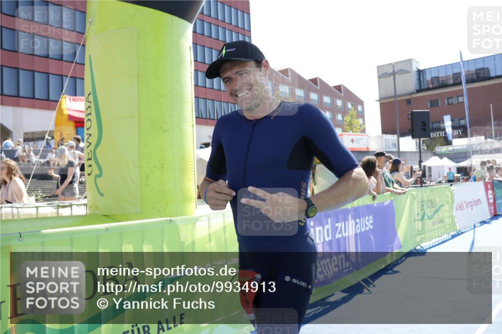 09.08.2026 - GEWOBA Citytriathlon Bremen Yannick Fuchs http://msf.ph/oto/9934913 09.08.2026 14:43:08 Ziel 625, 673 meine-sportfotos.de