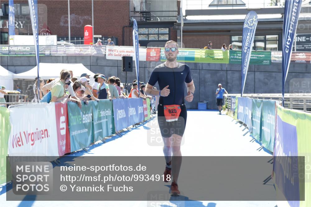 09.08.2026 - GEWOBA Citytriathlon Bremen Yannick Fuchs http://msf.ph/oto/9934918 09.08.2026 14:43:11 Ziel 625, 673 meine-sportfotos.de