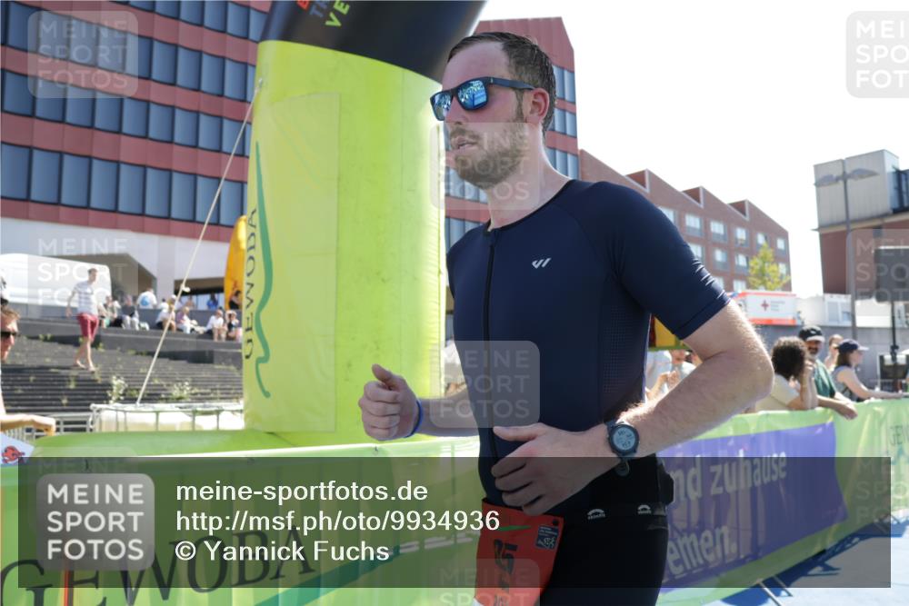 09.08.2026 - GEWOBA Citytriathlon Bremen Yannick Fuchs http://msf.ph/oto/9934936 09.08.2026 14:43:14 Ziel 625 meine-sportfotos.de