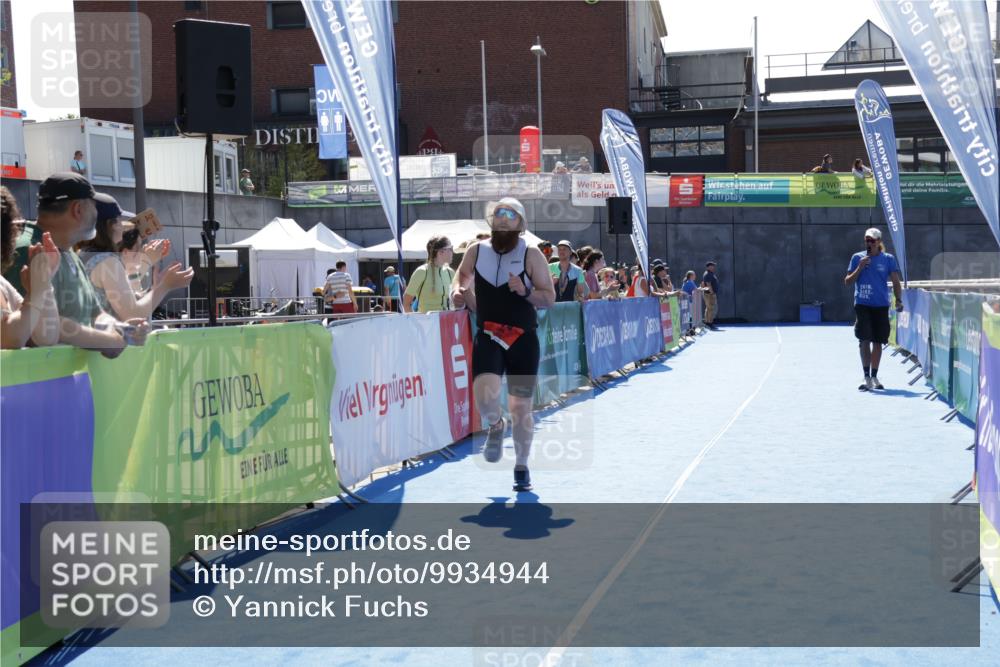 09.08.2026 - GEWOBA Citytriathlon Bremen Yannick Fuchs http://msf.ph/oto/9934944 09.08.2026 14:43:46 Ziel 574 meine-sportfotos.de