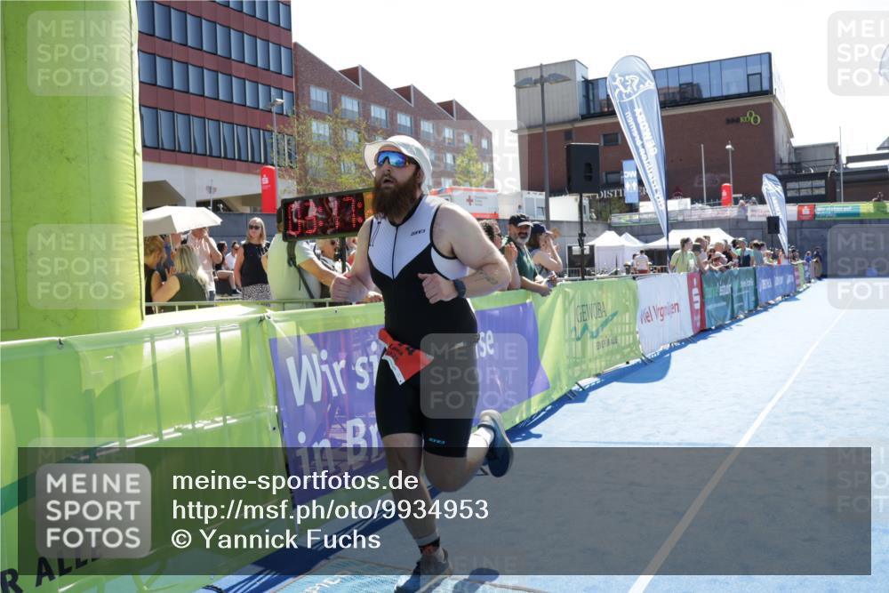 09.08.2026 - GEWOBA Citytriathlon Bremen Yannick Fuchs http://msf.ph/oto/9934953 09.08.2026 14:43:47 Ziel 574 meine-sportfotos.de