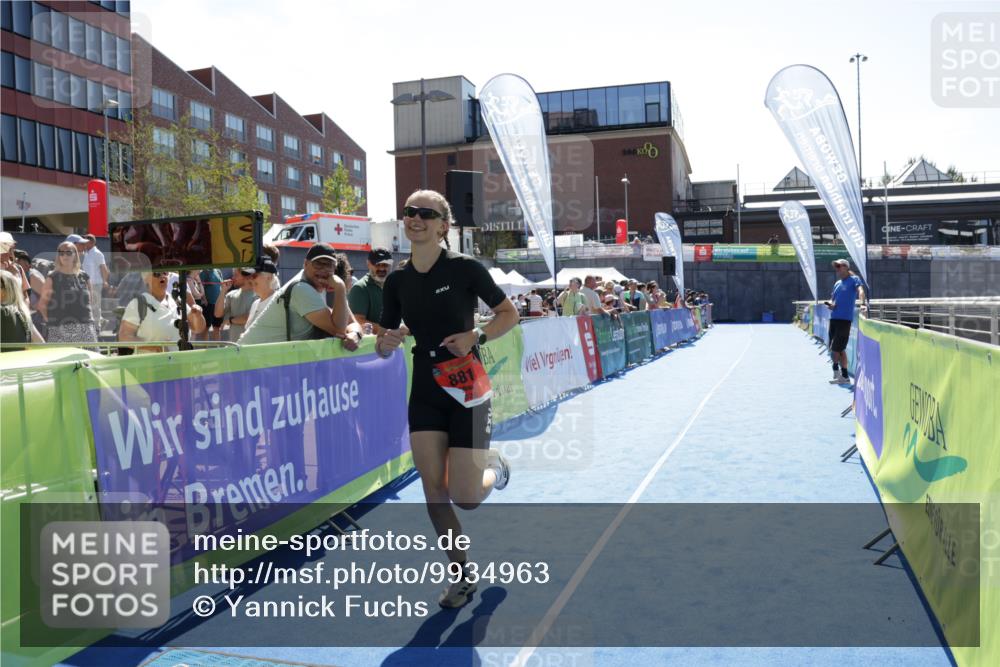 09.08.2026 - GEWOBA Citytriathlon Bremen Yannick Fuchs http://msf.ph/oto/9934963 09.08.2026 14:44:10 Ziel 881 meine-sportfotos.de