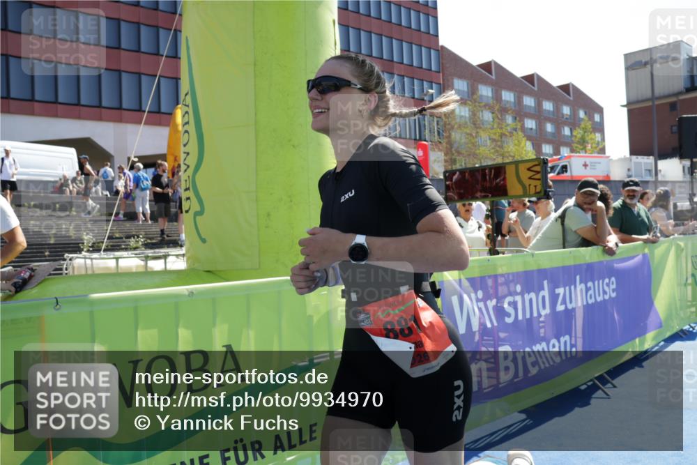 09.08.2026 - GEWOBA Citytriathlon Bremen Yannick Fuchs http://msf.ph/oto/9934970 09.08.2026 14:44:10 Ziel 881 meine-sportfotos.de