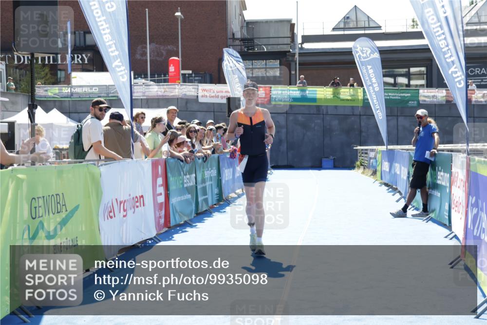 09.08.2026 - GEWOBA Citytriathlon Bremen Yannick Fuchs http://msf.ph/oto/9935098 09.08.2026 14:46:47 Ziel 605 meine-sportfotos.de
