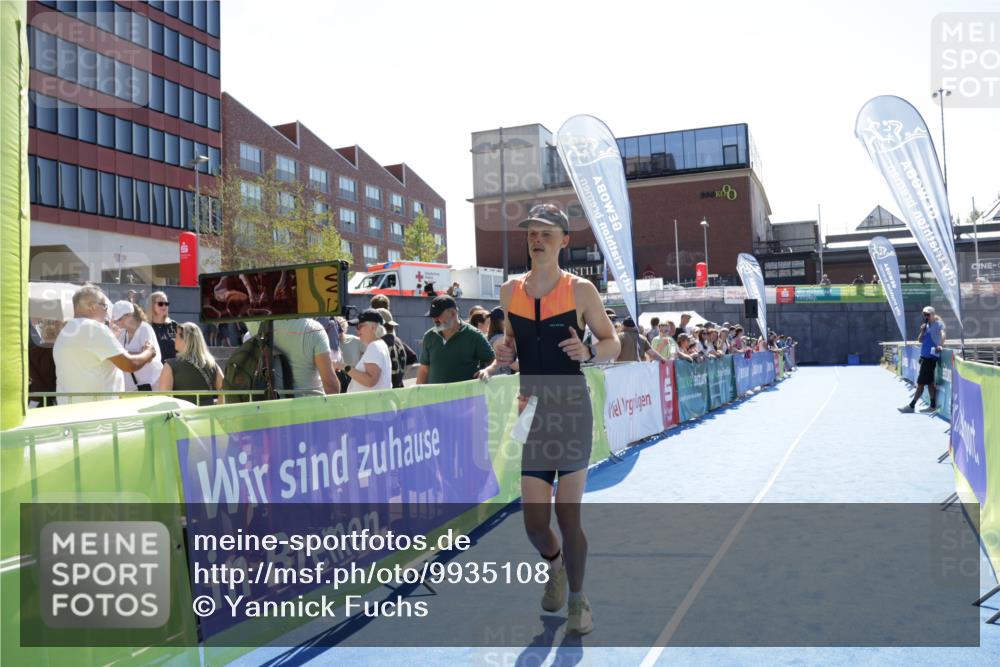09.08.2026 - GEWOBA Citytriathlon Bremen Yannick Fuchs http://msf.ph/oto/9935108 09.08.2026 14:46:50 Ziel 605 meine-sportfotos.de