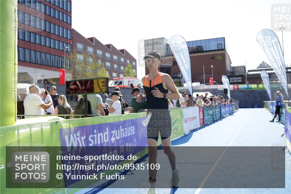 09.08.2026 - GEWOBA Citytriathlon Bremen Yannick Fuchs http://msf.ph/oto/9935109 09.08.2026 14:46:50 Ziel 605 meine-sportfotos.de