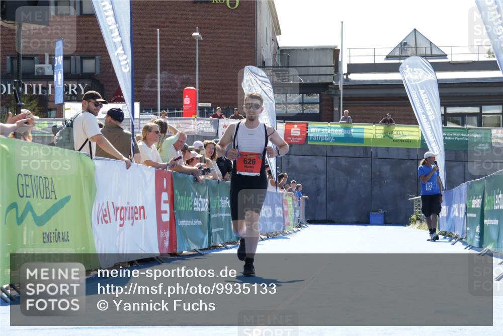 09.08.2026 - GEWOBA Citytriathlon Bremen Yannick Fuchs http://msf.ph/oto/9935133 09.08.2026 14:47:07 Ziel 626 meine-sportfotos.de