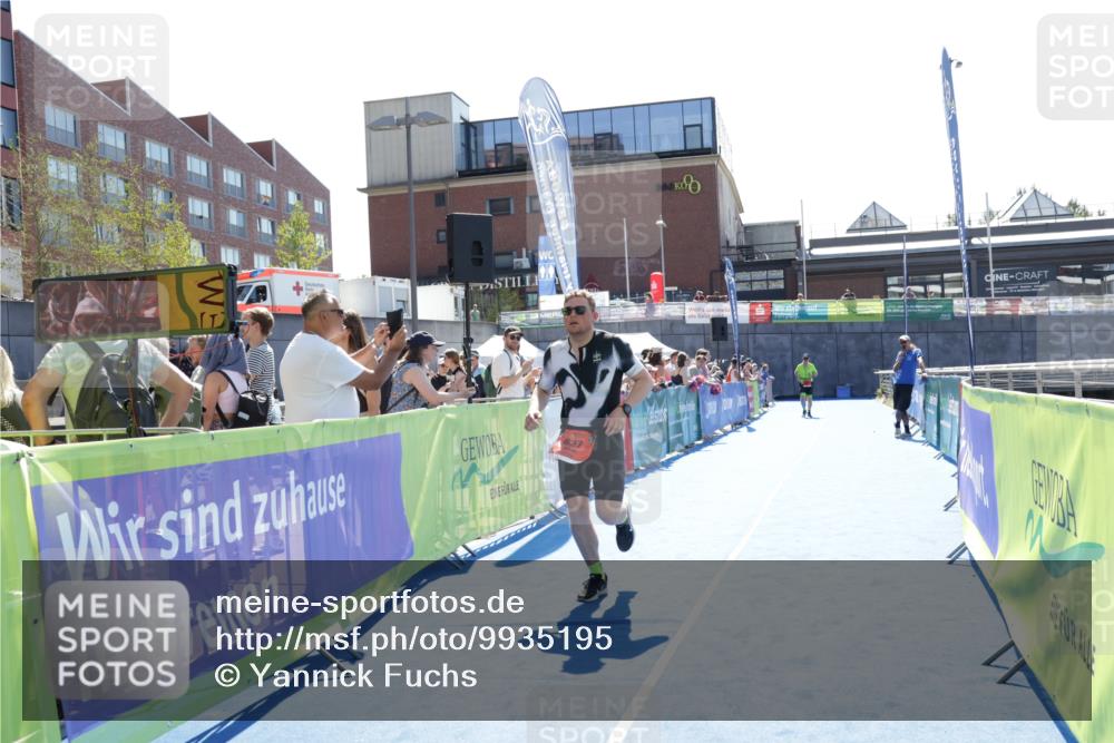 09.08.2026 - GEWOBA Citytriathlon Bremen Yannick Fuchs http://msf.ph/oto/9935195 09.08.2026 14:48:27 Ziel 627 meine-sportfotos.de
