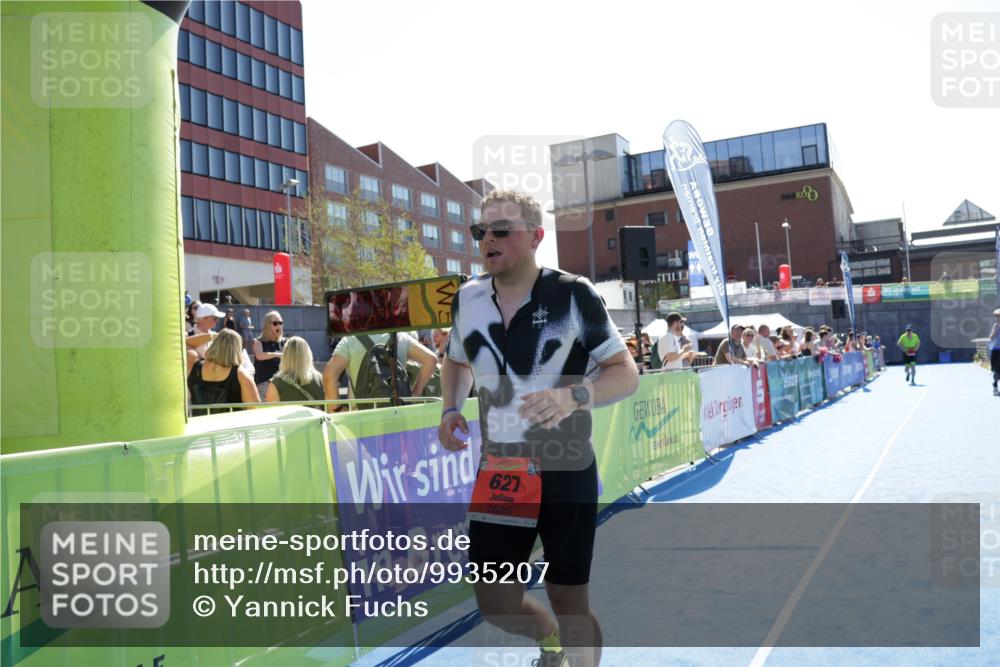 09.08.2026 - GEWOBA Citytriathlon Bremen Yannick Fuchs http://msf.ph/oto/9935207 09.08.2026 14:48:29 Ziel 627 meine-sportfotos.de