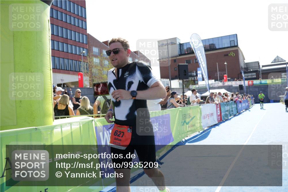 09.08.2026 - GEWOBA Citytriathlon Bremen Yannick Fuchs http://msf.ph/oto/9935209 09.08.2026 14:48:29 Ziel 627 meine-sportfotos.de