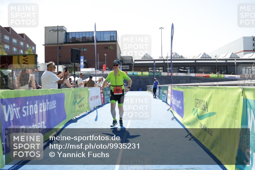 09.08.2026 - GEWOBA Citytriathlon Bremen Yannick Fuchs http://msf.ph/oto/9935231 09.08.2026 14:48:36 Ziel 856 meine-sportfotos.de