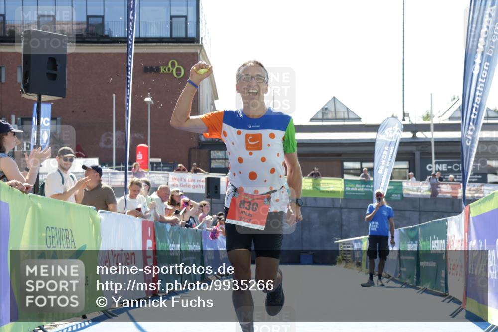 09.08.2026 - GEWOBA Citytriathlon Bremen Yannick Fuchs http://msf.ph/oto/9935266 09.08.2026 14:49:04 Ziel 731, 830 meine-sportfotos.de