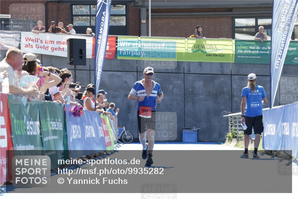 09.08.2026 - GEWOBA Citytriathlon Bremen Yannick Fuchs http://msf.ph/oto/9935282 09.08.2026 14:49:15 Ziel  meine-sportfotos.de