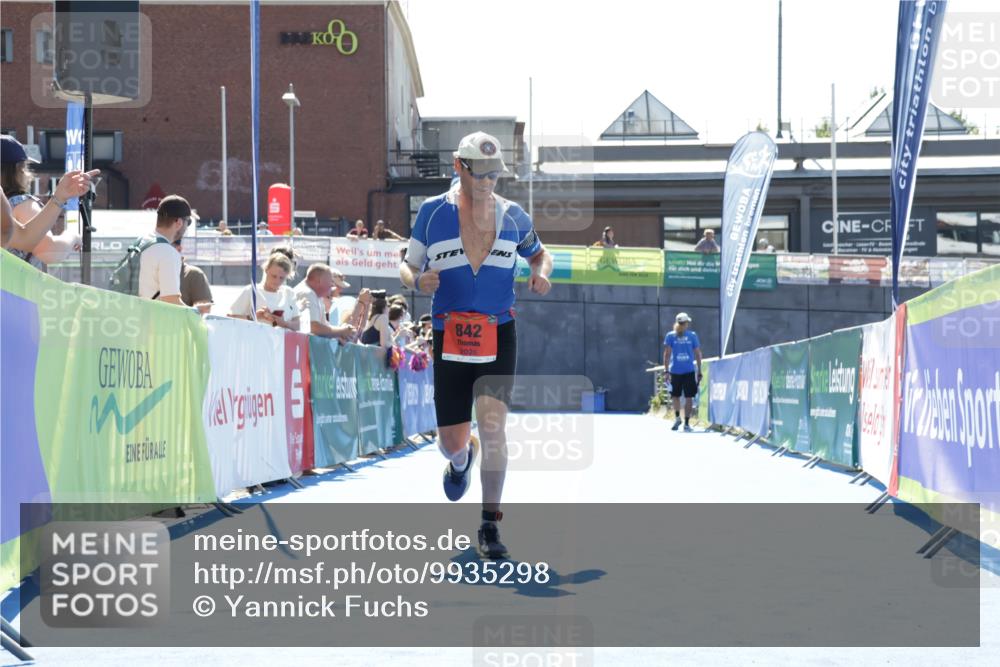 09.08.2026 - GEWOBA Citytriathlon Bremen Yannick Fuchs http://msf.ph/oto/9935298 09.08.2026 14:49:19 Ziel 842 meine-sportfotos.de