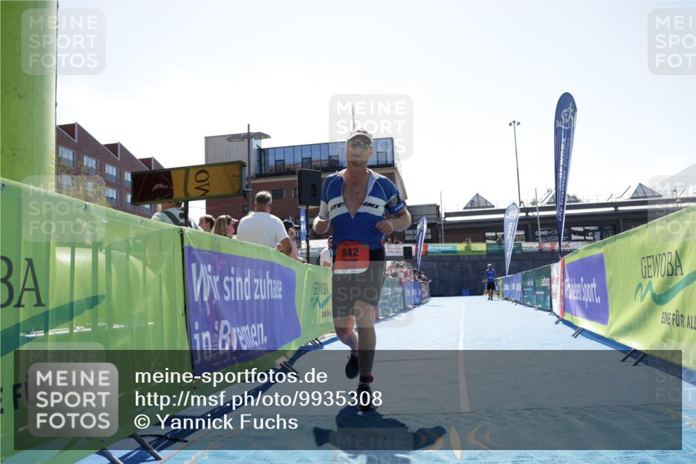 09.08.2026 - GEWOBA Citytriathlon Bremen Yannick Fuchs http://msf.ph/oto/9935308 09.08.2026 14:49:21 Ziel 842 meine-sportfotos.de