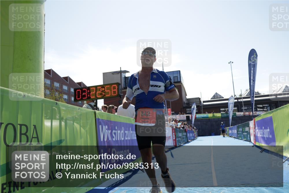09.08.2026 - GEWOBA Citytriathlon Bremen Yannick Fuchs http://msf.ph/oto/9935313 09.08.2026 14:49:21 Ziel 842 meine-sportfotos.de