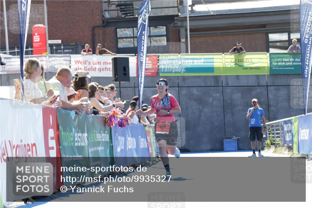 09.08.2026 - GEWOBA Citytriathlon Bremen Yannick Fuchs http://msf.ph/oto/9935327 09.08.2026 14:49:33 Ziel 969 meine-sportfotos.de
