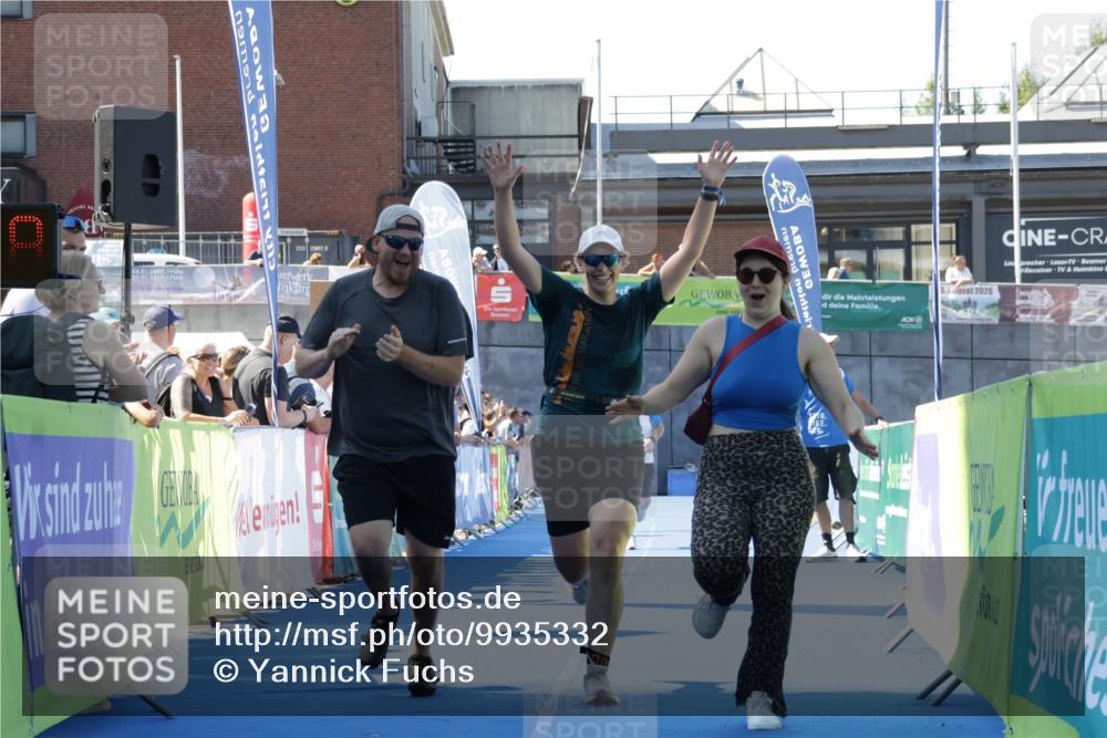 09.08.2026 - GEWOBA Citytriathlon Bremen Yannick Fuchs http://msf.ph/oto/9935332 09.08.2026 11:39:02 Ziel 143 meine-sportfotos.de